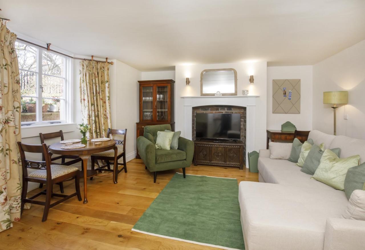 The Garden Square - Unique Luxury Apartment In Historic Garden Square - Ideal For 2 People 요크 외부 사진