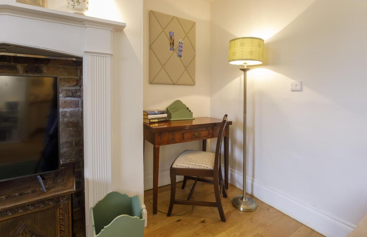 The Garden Square - Unique Luxury Apartment In Historic Garden Square - Ideal For 2 People 요크 외부 사진
