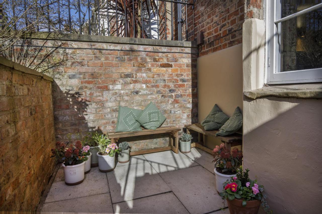 The Garden Square - Unique Luxury Apartment In Historic Garden Square - Ideal For 2 People 요크 외부 사진